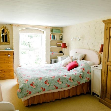 Cosy Cottage Ground Floor Bedroom Ensuite With Private Entrance 치체스터 외부 사진