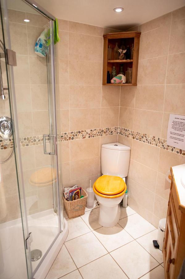 Cosy Cottage Ground Floor Bedroom Ensuite With Private Entrance 치체스터 외부 사진