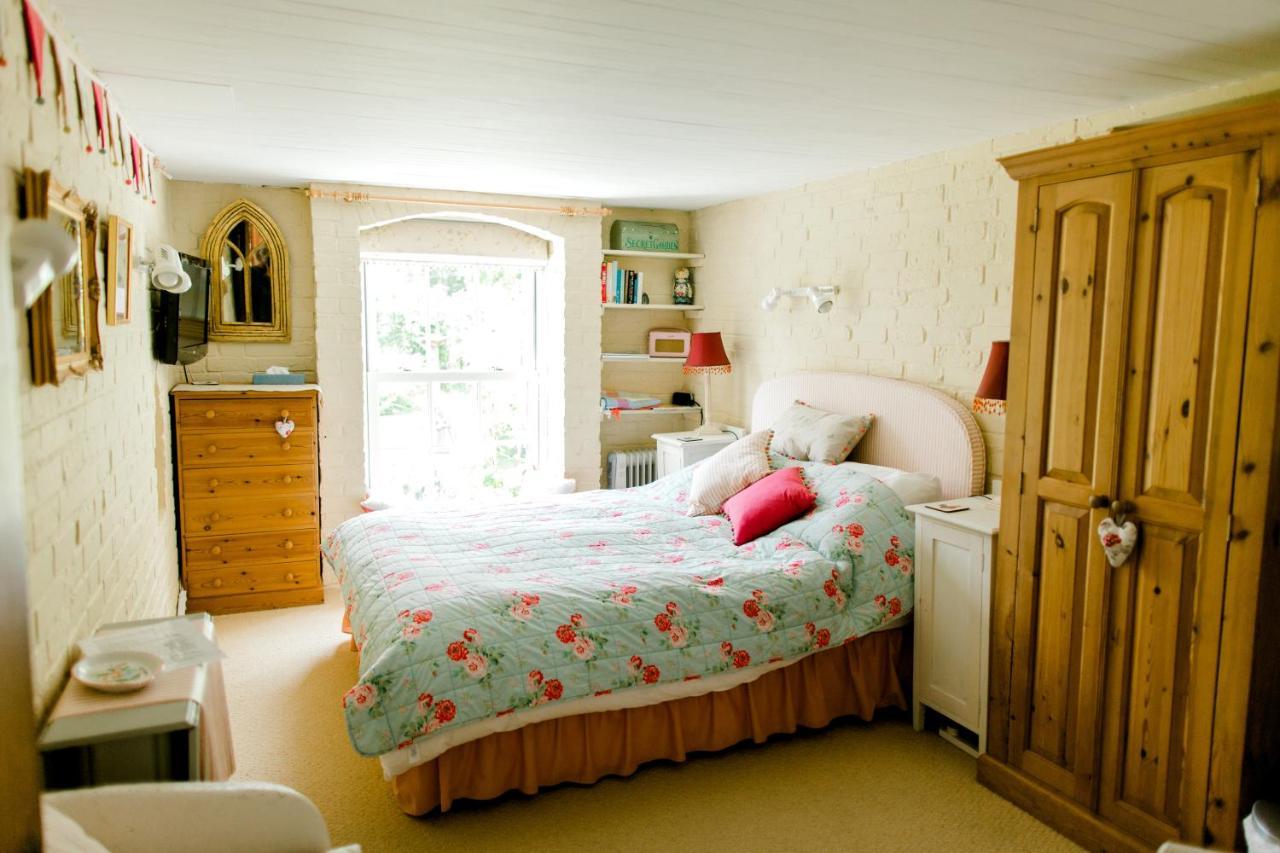 Cosy Cottage Ground Floor Bedroom Ensuite With Private Entrance 치체스터 외부 사진