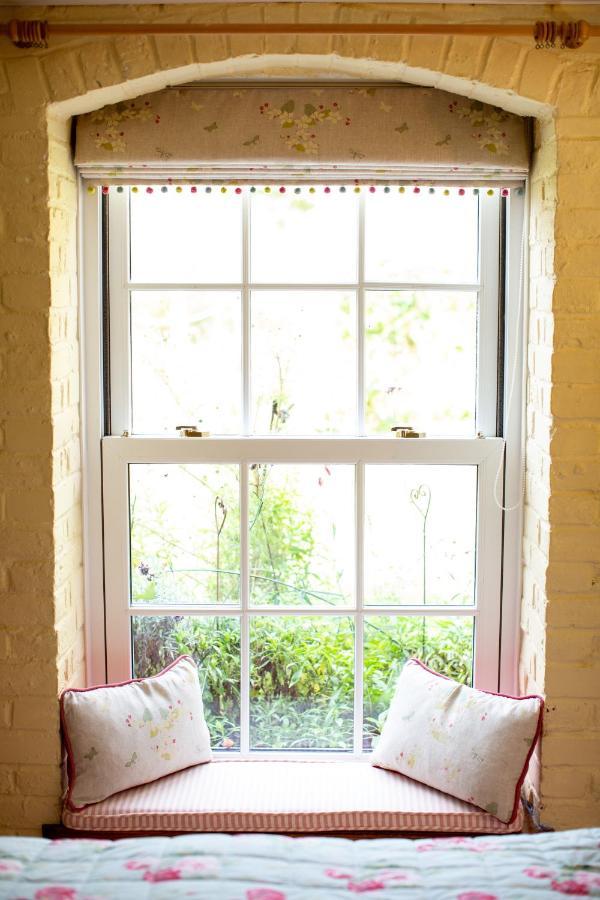 Cosy Cottage Ground Floor Bedroom Ensuite With Private Entrance 치체스터 외부 사진