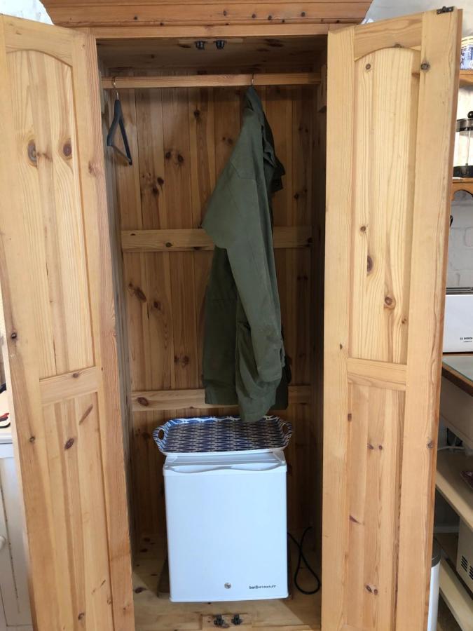 Cosy Cottage Ground Floor Bedroom Ensuite With Private Entrance 치체스터 외부 사진