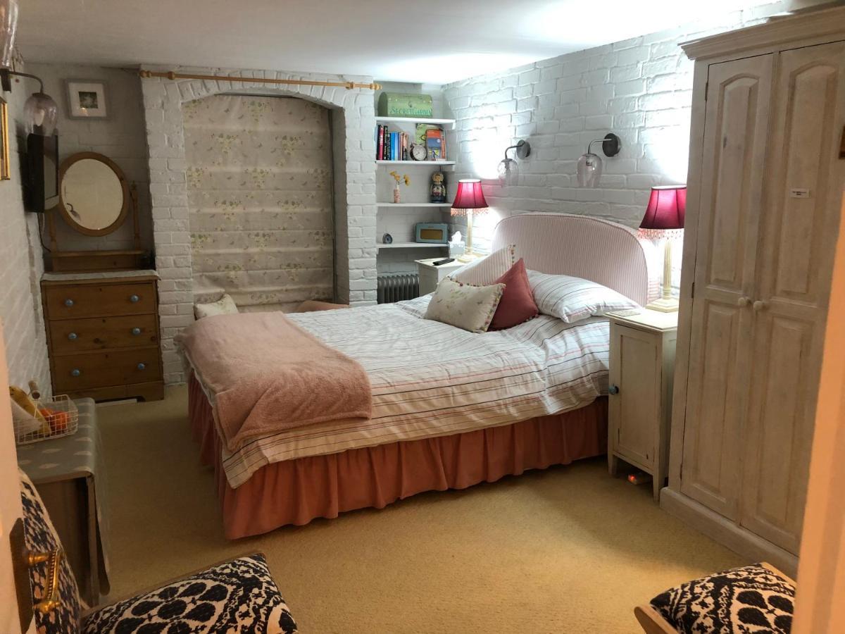 Cosy Cottage Ground Floor Bedroom Ensuite With Private Entrance 치체스터 외부 사진