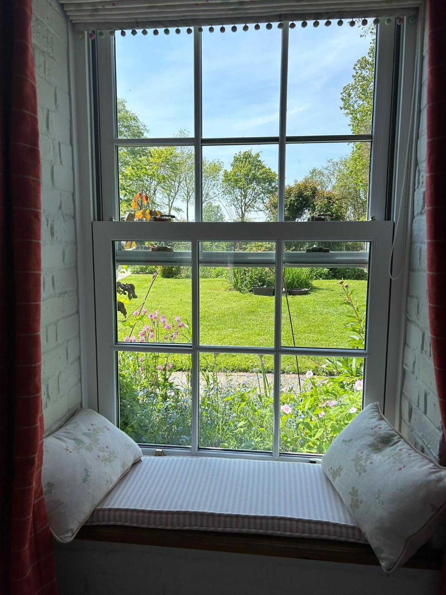 Cosy Cottage Ground Floor Bedroom Ensuite With Private Entrance 치체스터 외부 사진